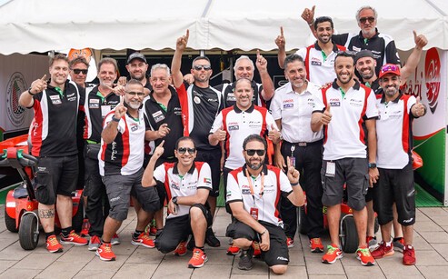 team abu dhabi f1 powerboat