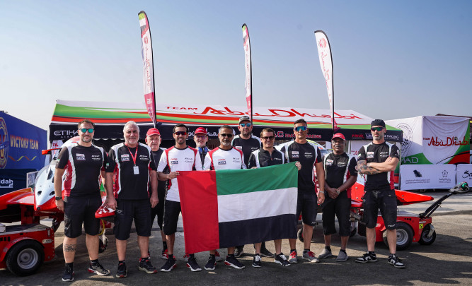 Abu Dhabi Formula 1 Powerboat Team Celebrates the UAE’s 54th Union Day