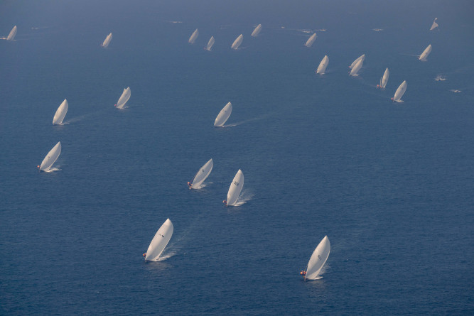 Under the auspices of Hamdan bin Zayed The sixth historic Dalma race begins tomorrow with the participation of more than 3,000 sailors