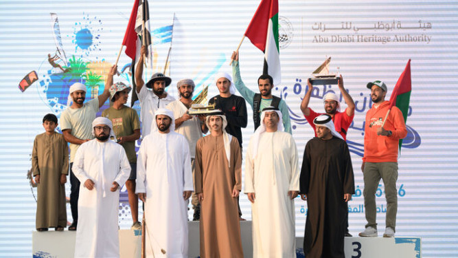 Yaas bin Hamdan bin Zayed crowns the winners of the 43-foot Marawah sailboat race